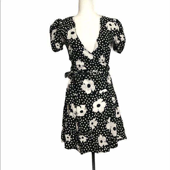 𝅺🆕 UO Jocelyn Floral / Polka Dot Puff Sleeve - Picture 3 of 12